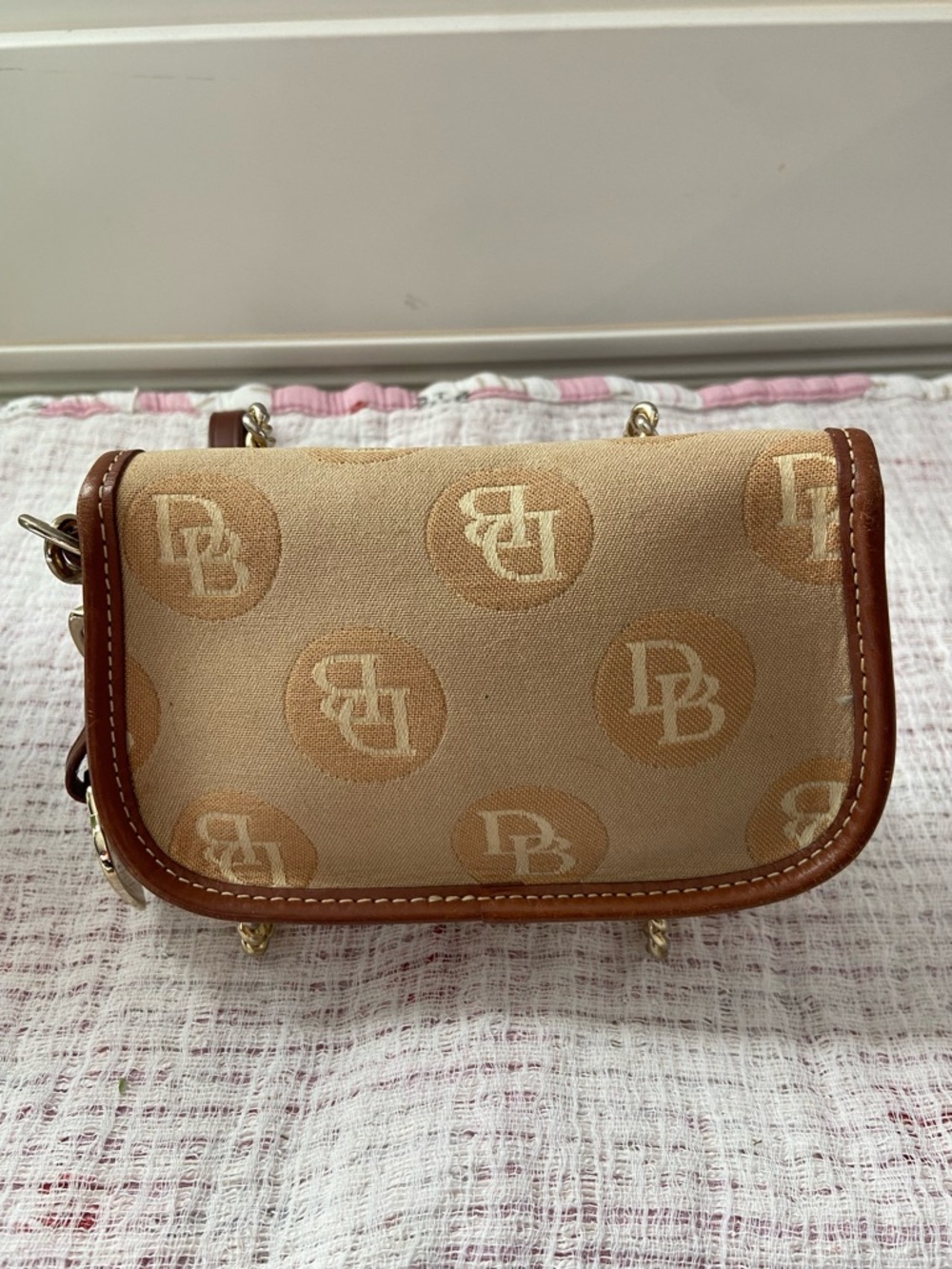 Dooney & Bourke EUC signature Flap Wristlet - Picture 5 of 12